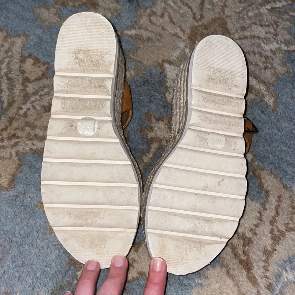 Universal Threads Sandals - Picture 5 of 8